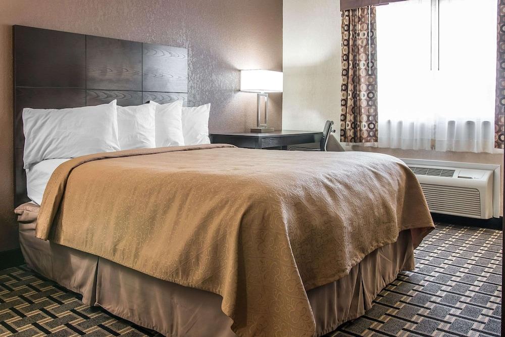 Quality Inn Grand Rapids South-Byron Center photo 1