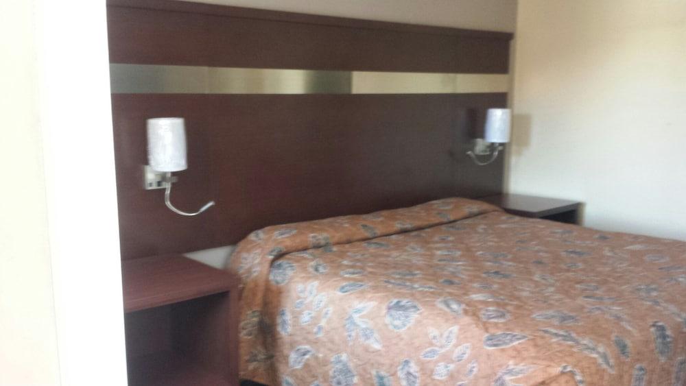 Taylor village inn and suites photo 7