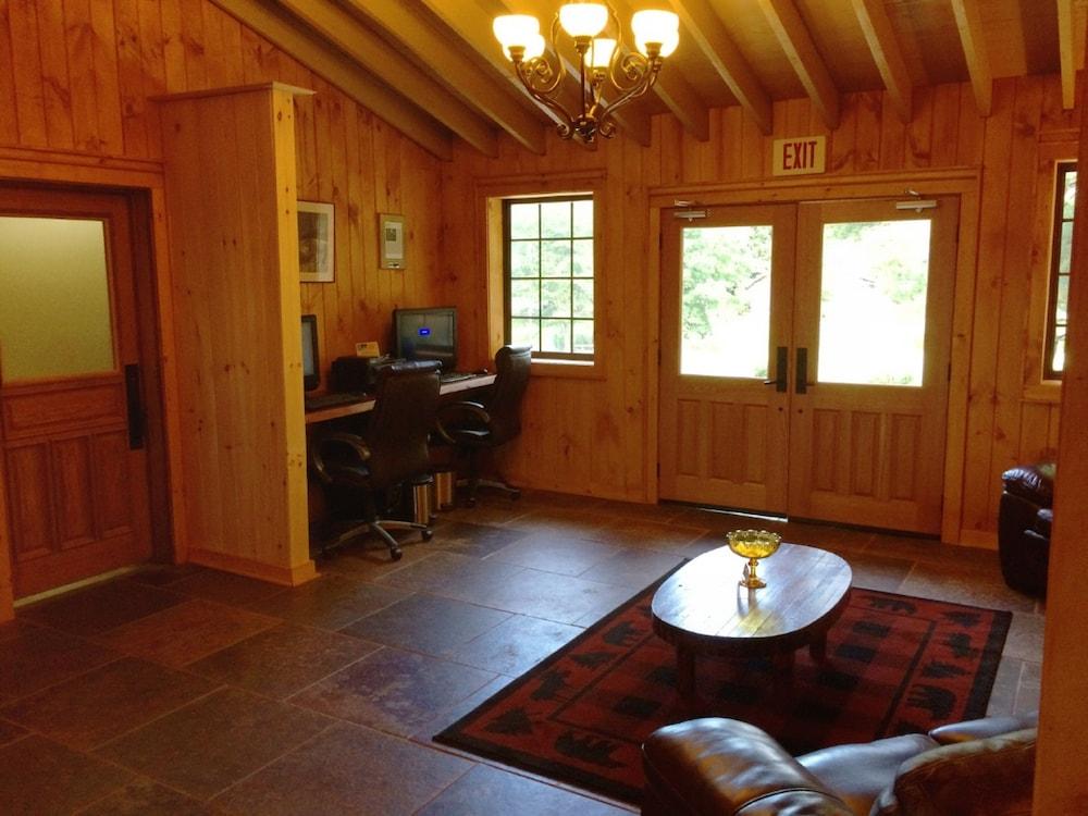 The Smokehouse Lodge and Cabins photo 66