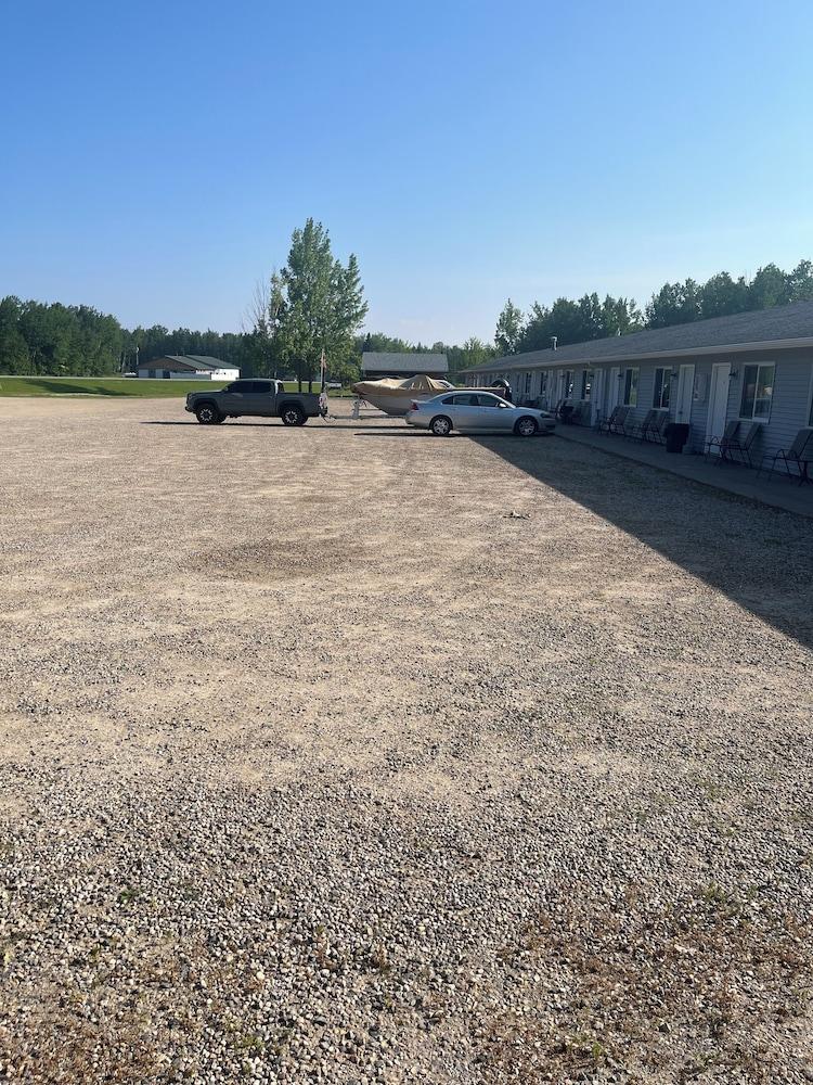 Lakeroad Lodge Motel & Charters — hotel in Baudette