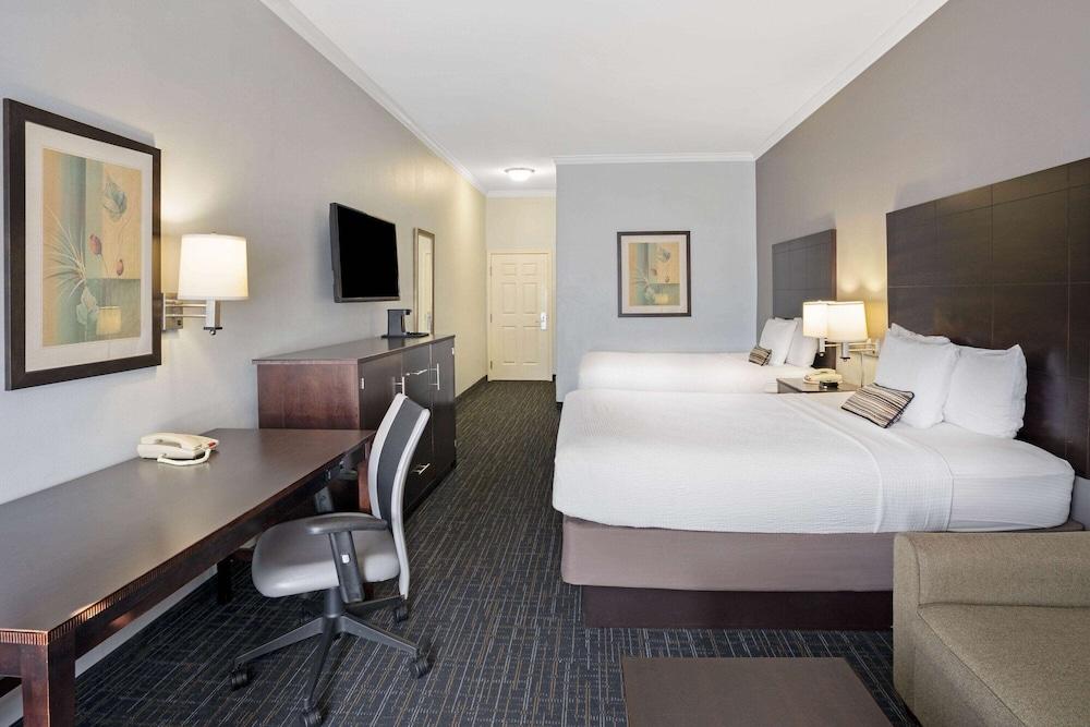 Sonesta Essential Houston Westchase photo 9
