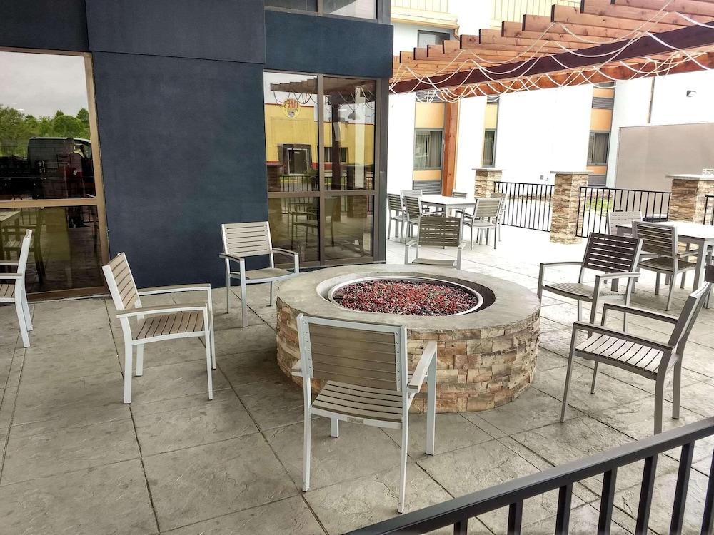 Country Inn & Suites by Radisson Indianapolis East photo 21