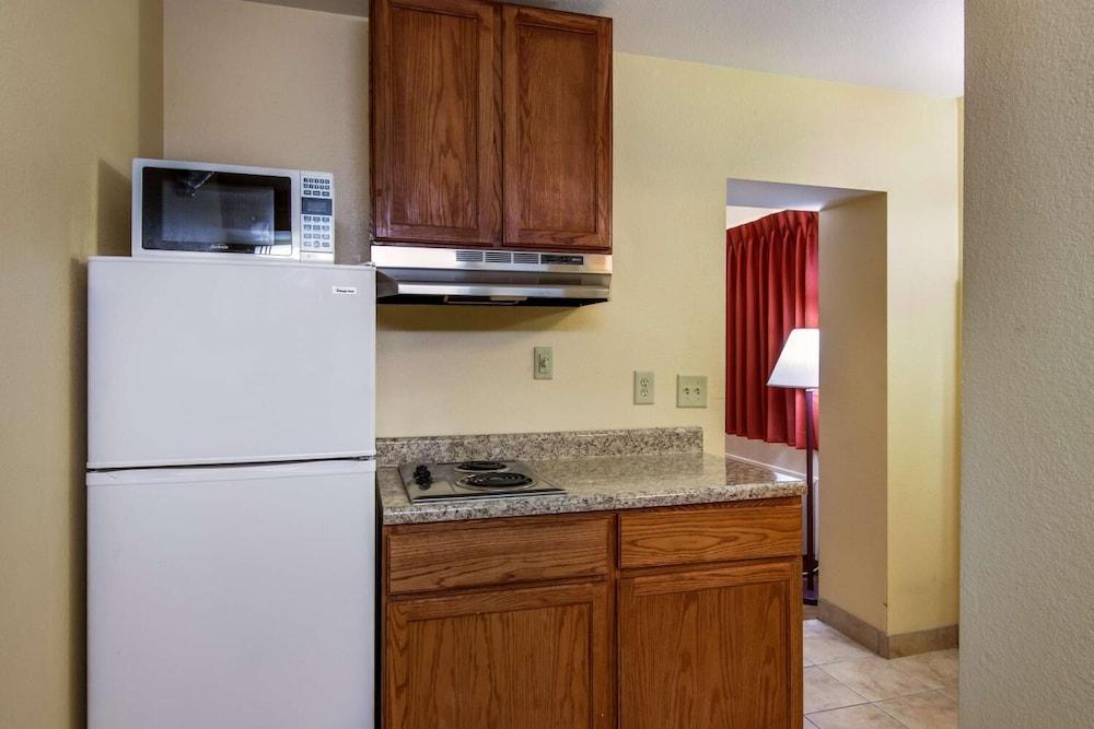 Rodeway Inn & Suites photo 37