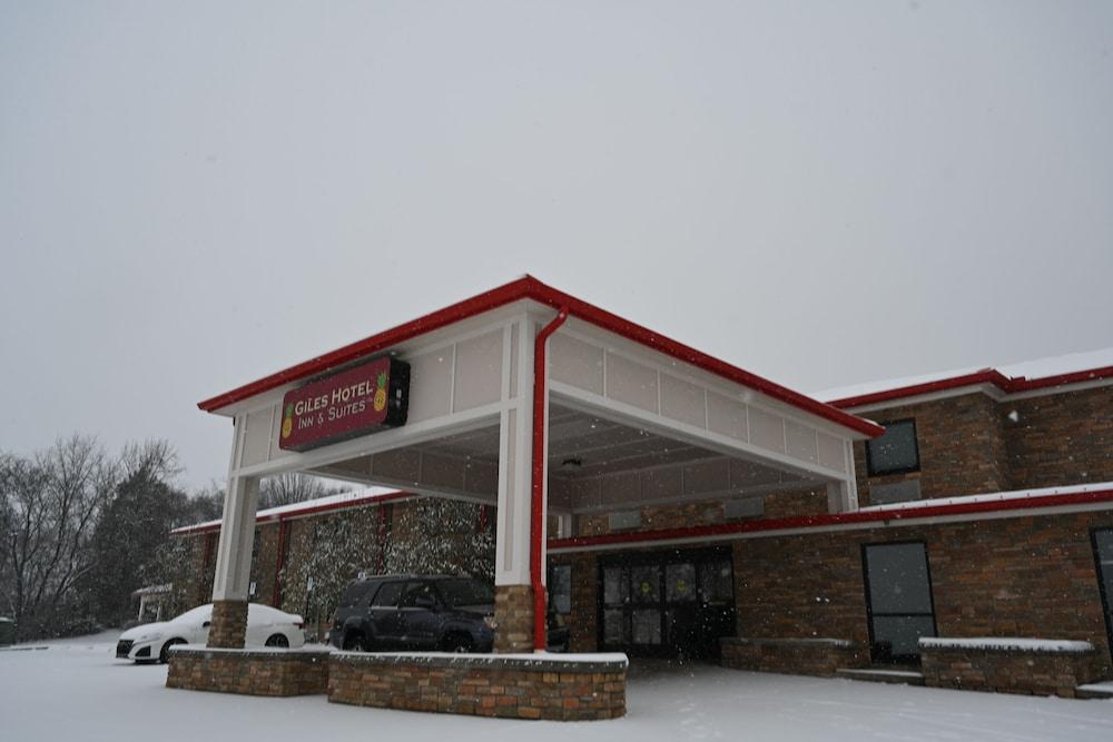 Giles Hotel Inn & Suites photo 34