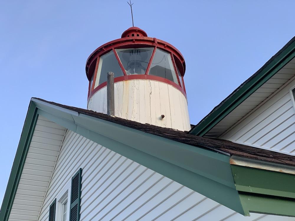 Lighthouse Inn photo 79