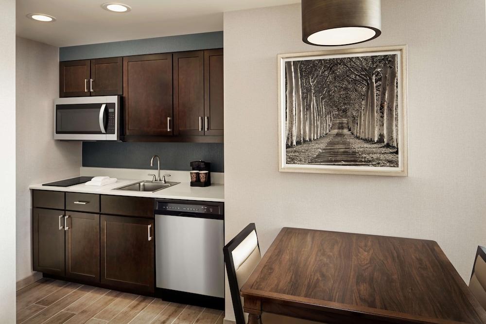 Homewood Suites by Hilton Teaneck Glenpointe photo 25