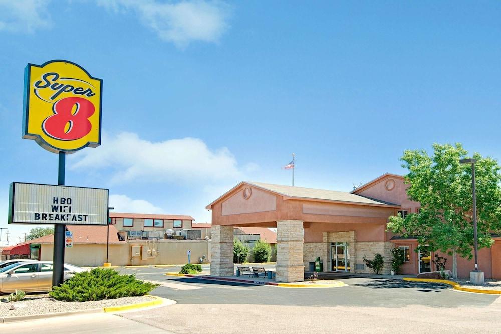 Super 8 by Wyndham Belen NM — hotel in Belen