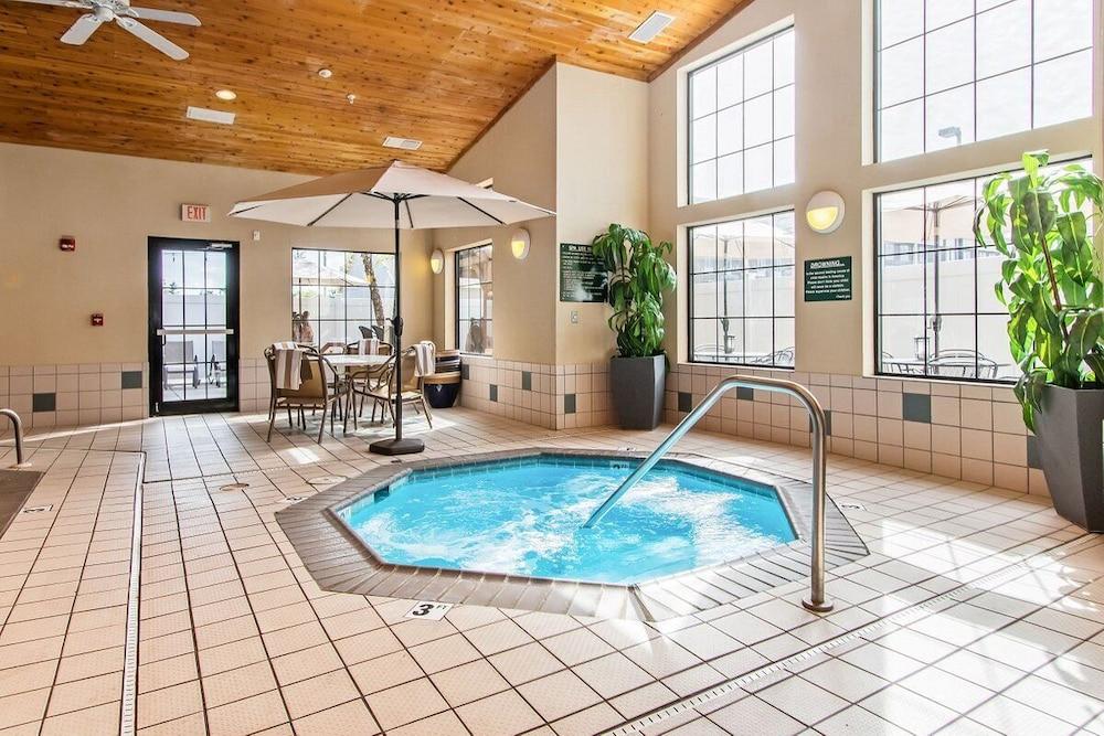 White Pines Inn & Suites photo 34