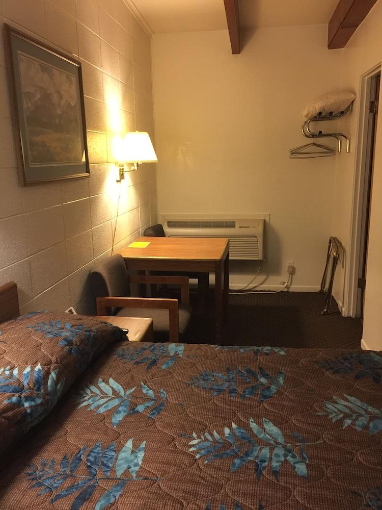 Lazy U Motel photo 26