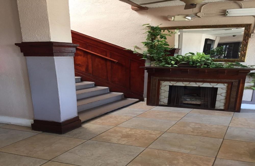 Monterey Inn Hotel photo 43