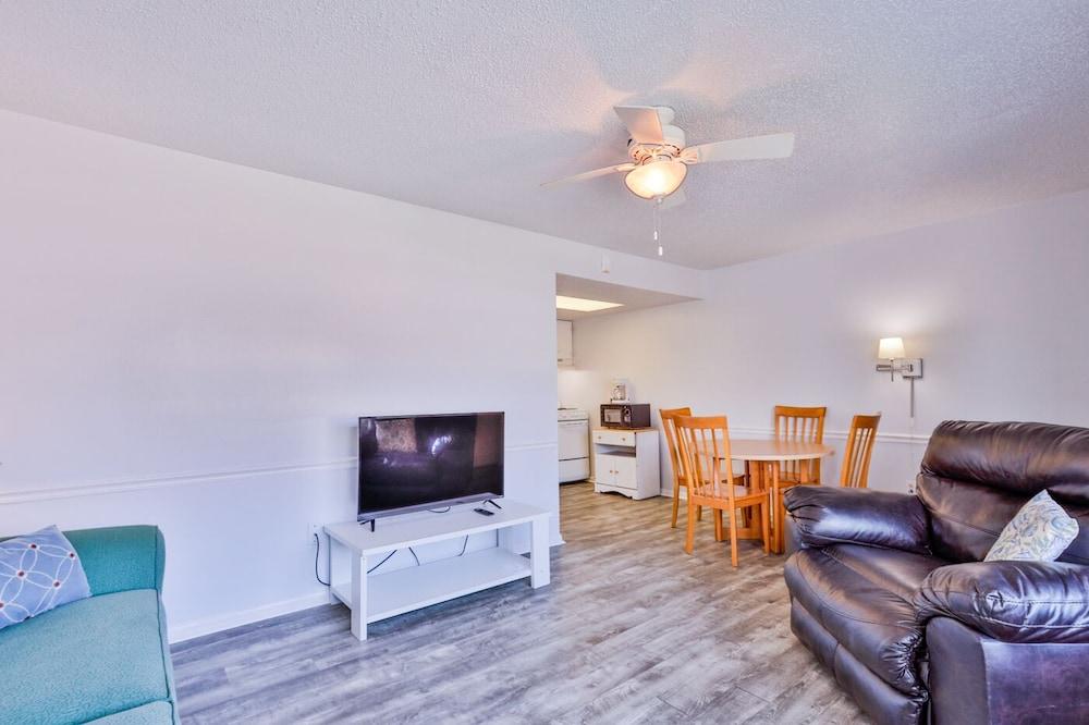 Coastal Waters Inn photo 95