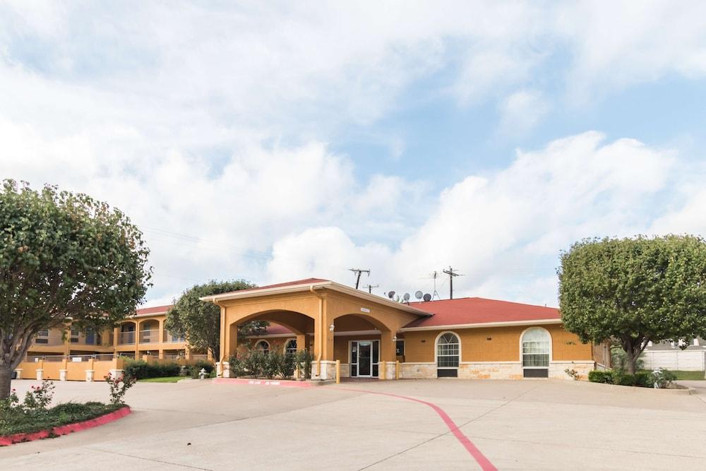 Motel 6 Alvarado, TX photo 25