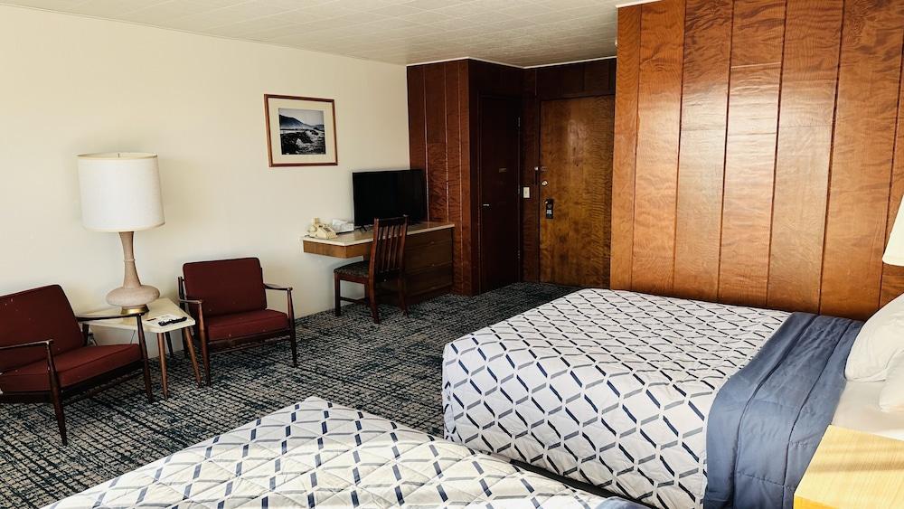 Curly Redwood Lodge photo 23