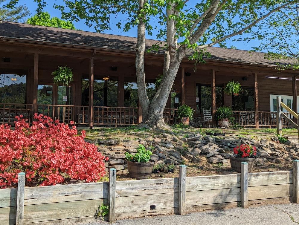 Arrowhead Resort photo 1