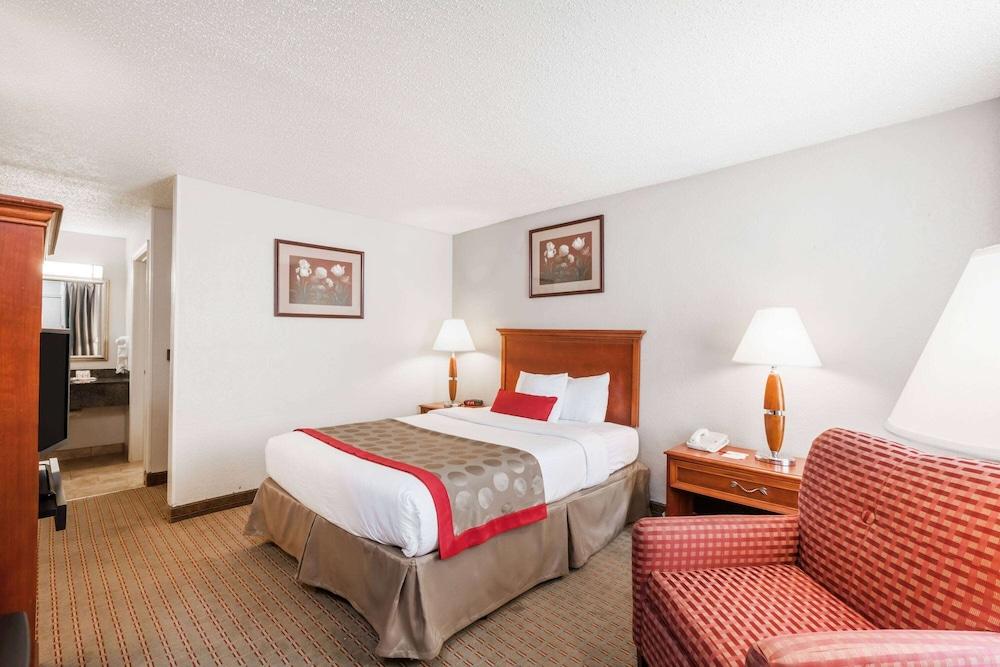 Ramada by Wyndham New Iberia photo 27