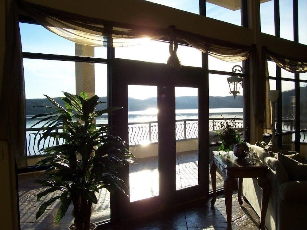 D'Monaco Luxury Resort photo 7