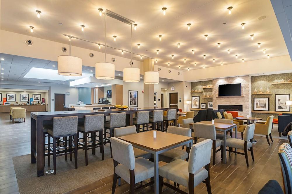 Hampton Inn Chicago North-Loyola Station photo 42
