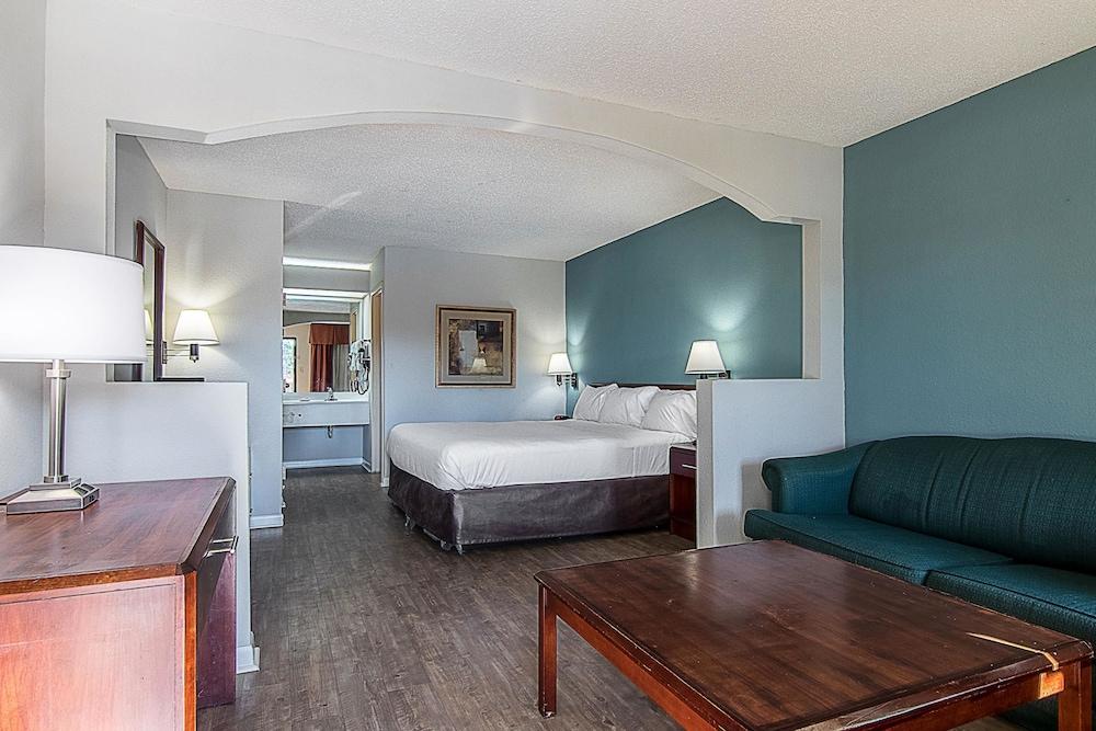 Econo Lodge photo 22