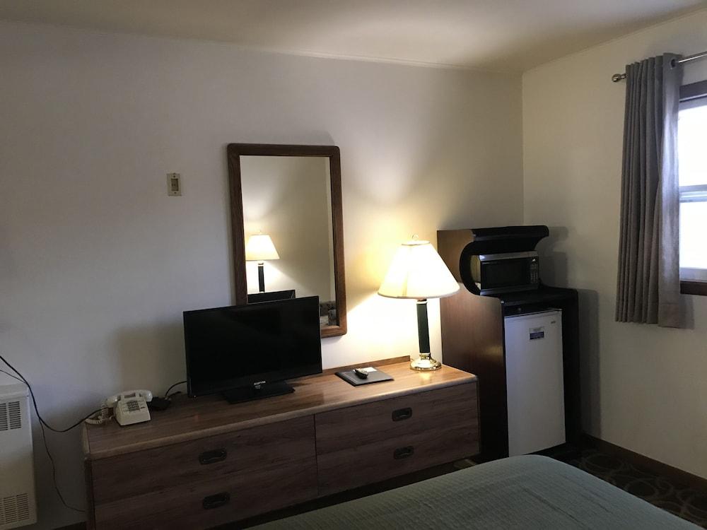 Colonial Inn Dyersville photo 7