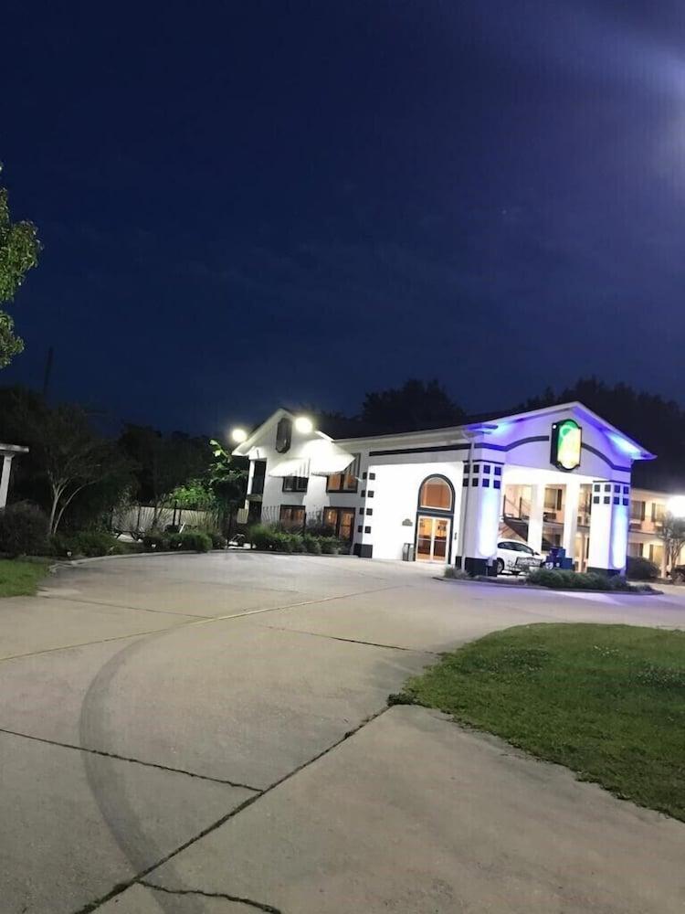 Cypress Inn photo 14