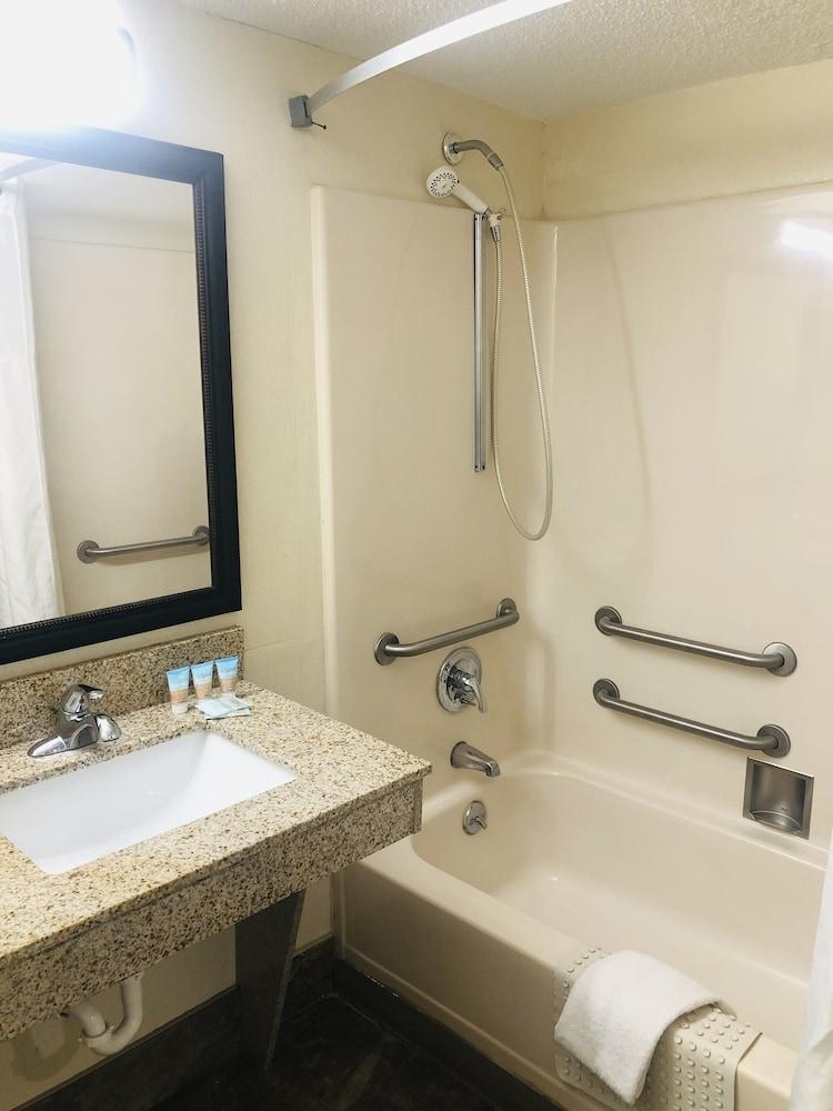 Quail Inn & Suites photo 41