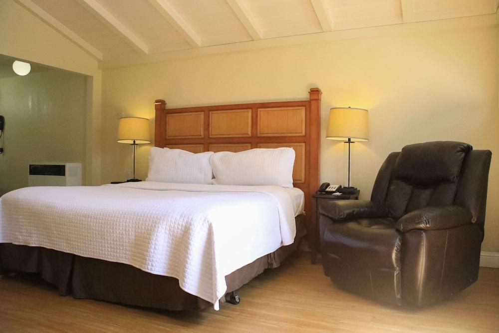 Carmel Resort Inn photo 40