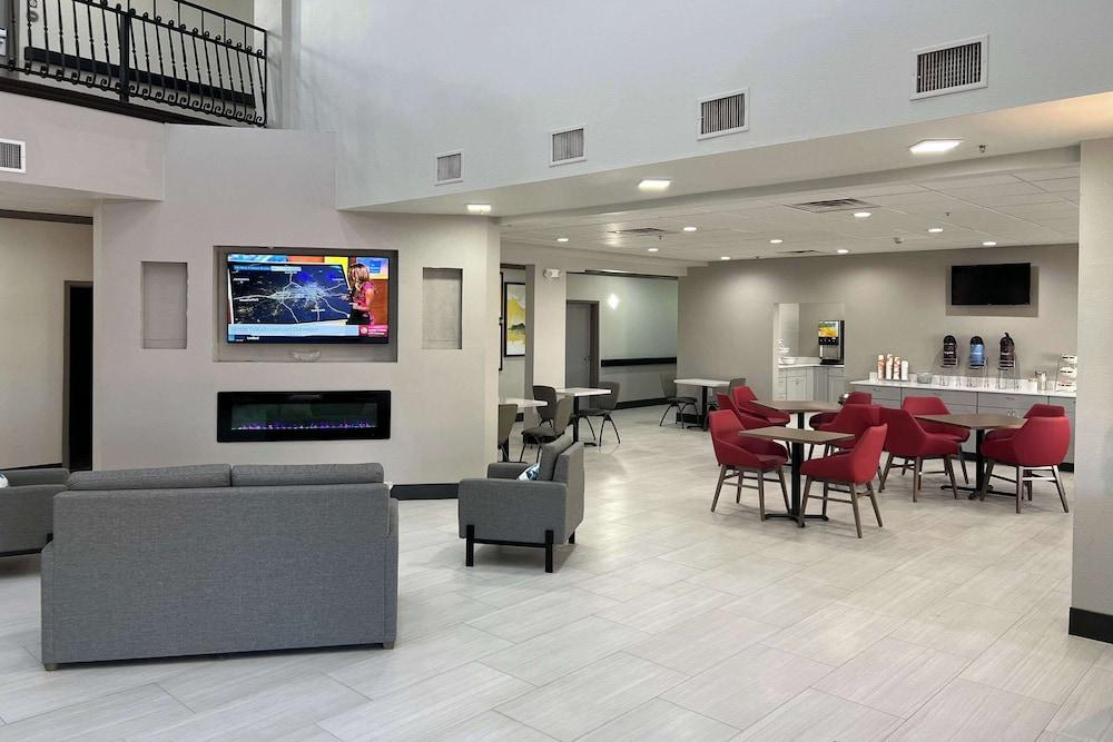 Comfort Inn & Suites photo 3