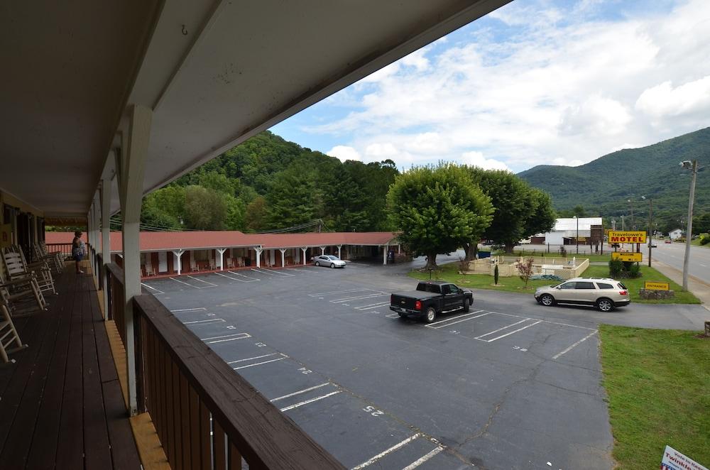 Travelowe's Motel photo 46