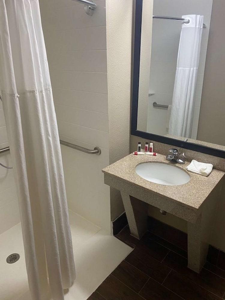 SureStay Hotel by Best Western Alexandria photo 17