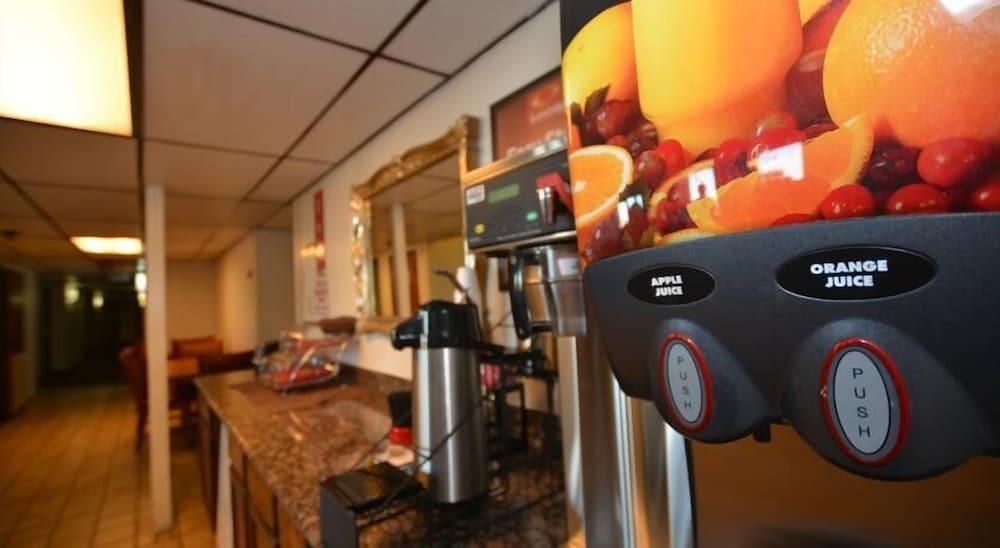 Econo Inn and Suites photo 10