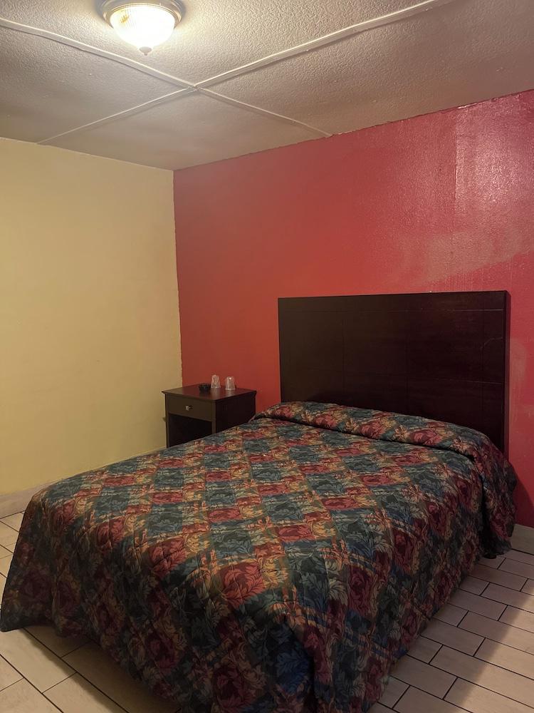 Plaza Motel photo 7