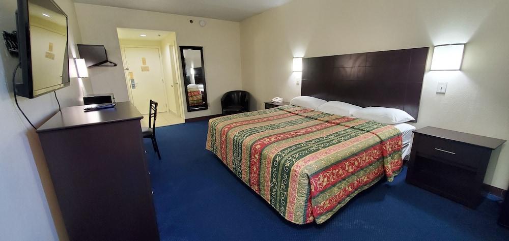 Plano Inn & Suites photo 13