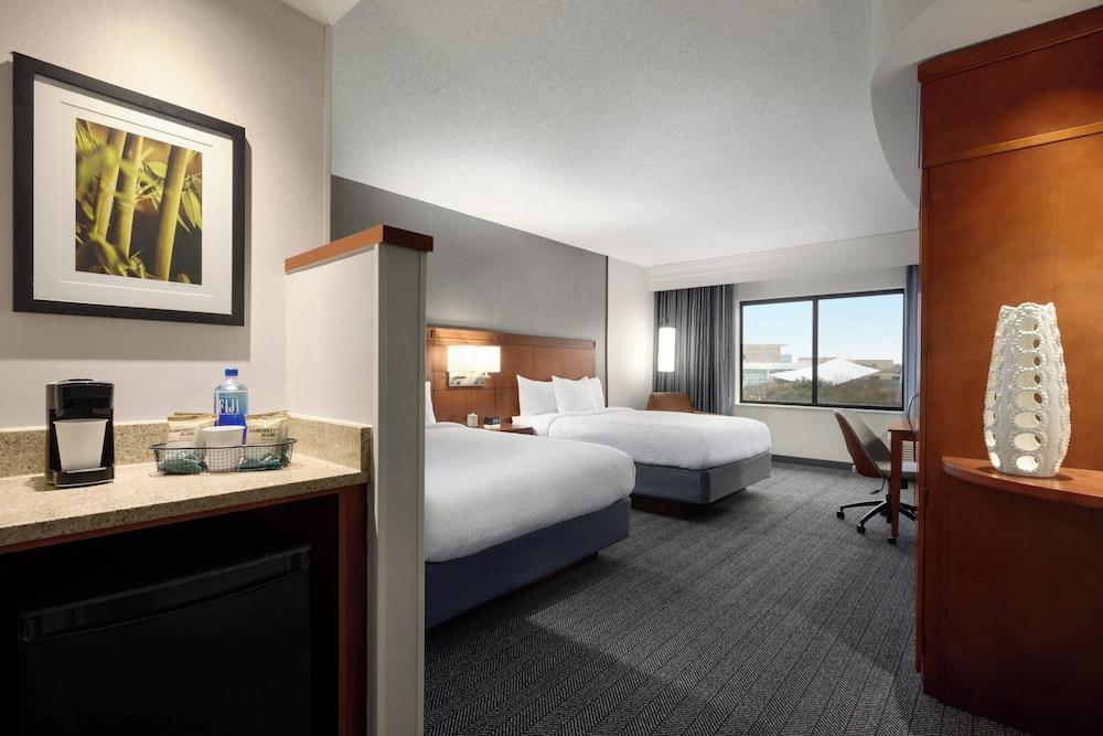 Courtyard Marriott Greenville photo 13