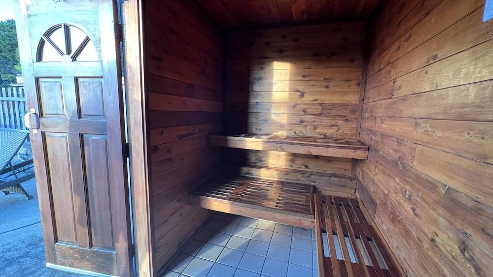 Fort Ross Lodge photo 3