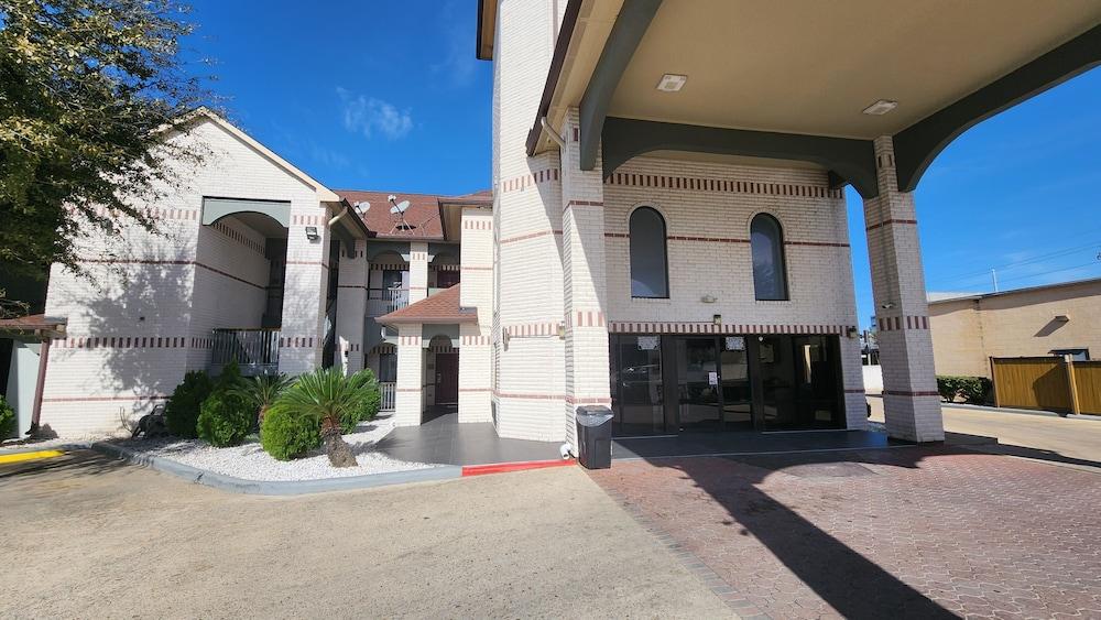 Scottish Inns & Suites Sam Houston Pkwy photo 13