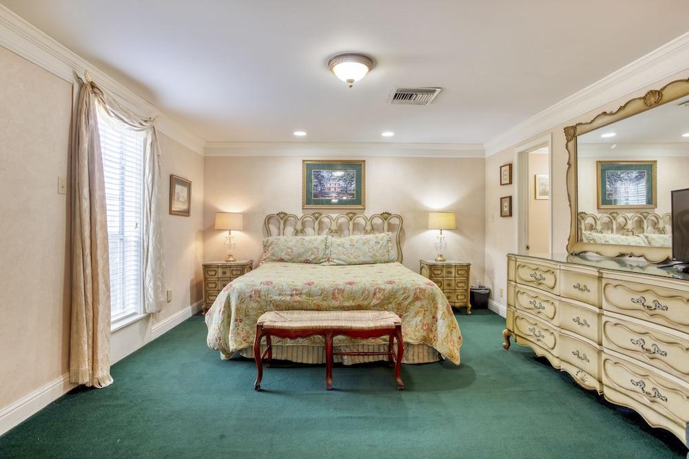 Edgewater Inn photo 45