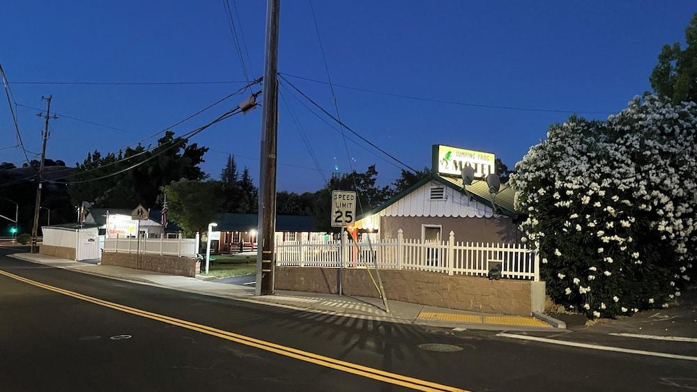 Jumping Frog Motel photo 43