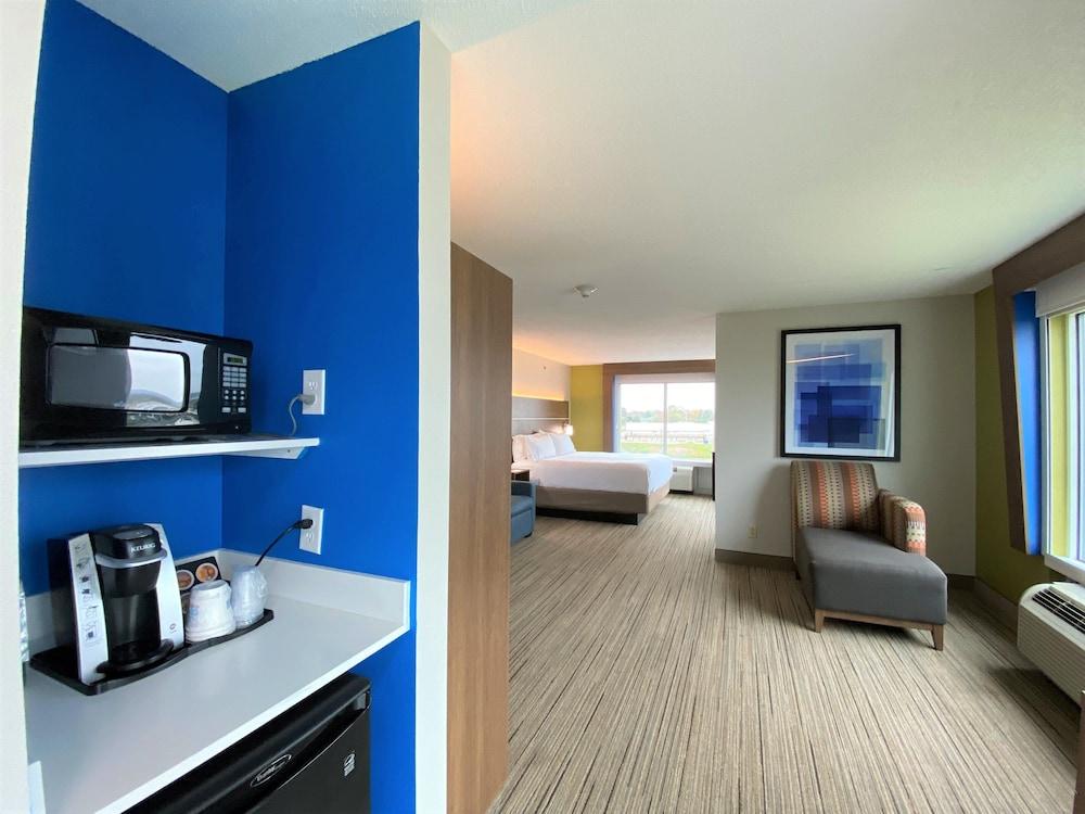 Holiday Inn Express & Suites Somerset Central by IHG photo 8