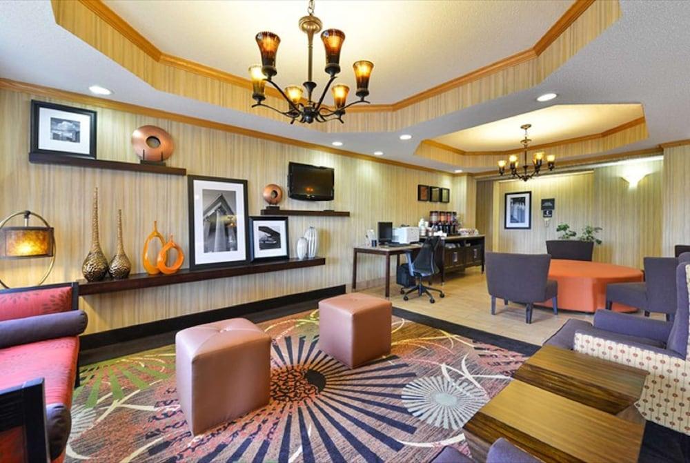 Hampton Inn Sturgis-Lagrange Area photo 10