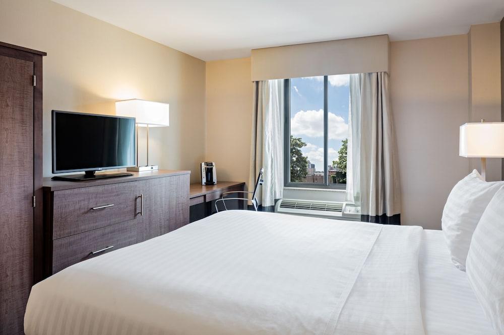 Holiday Inn Express Brooklyn, an IHG Hotel photo 8