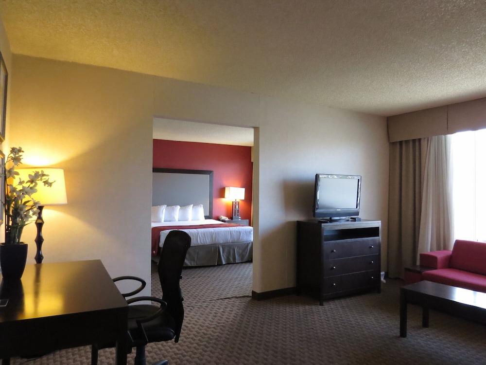 Holiday Inn Express & Suites Phoenix Midtown by IHG photo 34