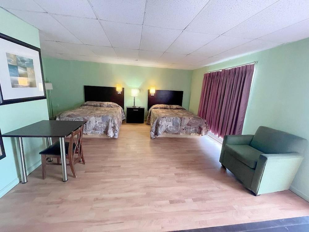 Holiday Motel photo 3