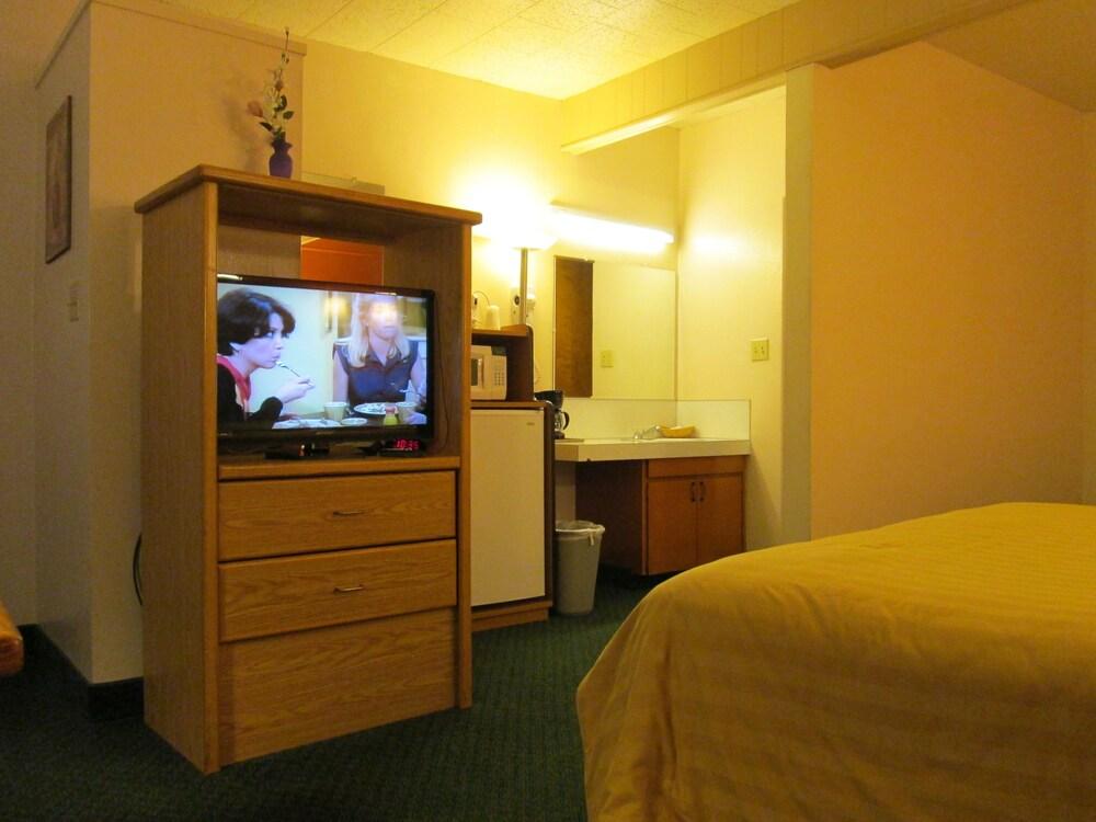 Town House Motel Inc photo 10