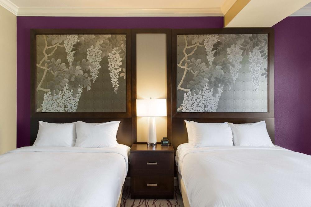 DoubleTree by Hilton Hotel Savannah Historic District photo 25