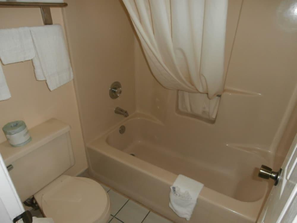 Quality Inn Eastman photo 17