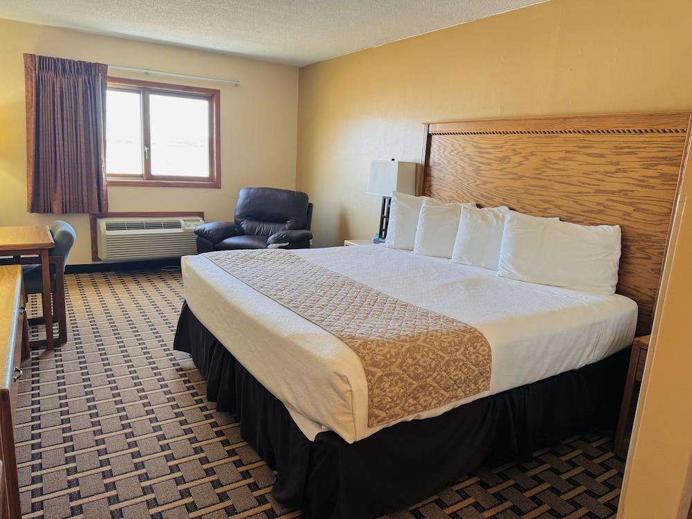 Wrangler Inn photo 7