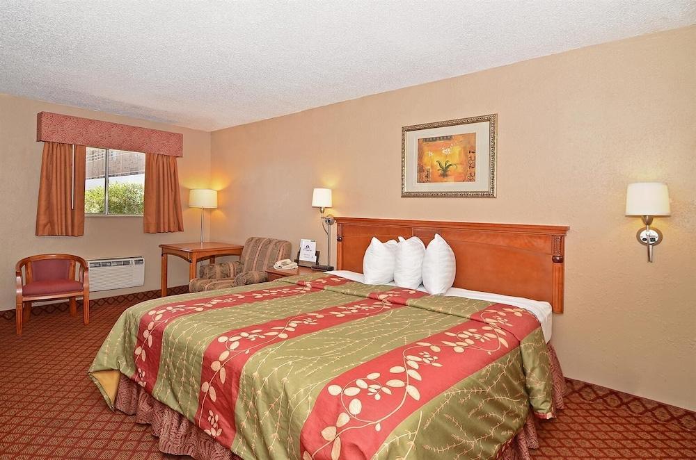 Americas Best Value Inn Stephenville photo 13