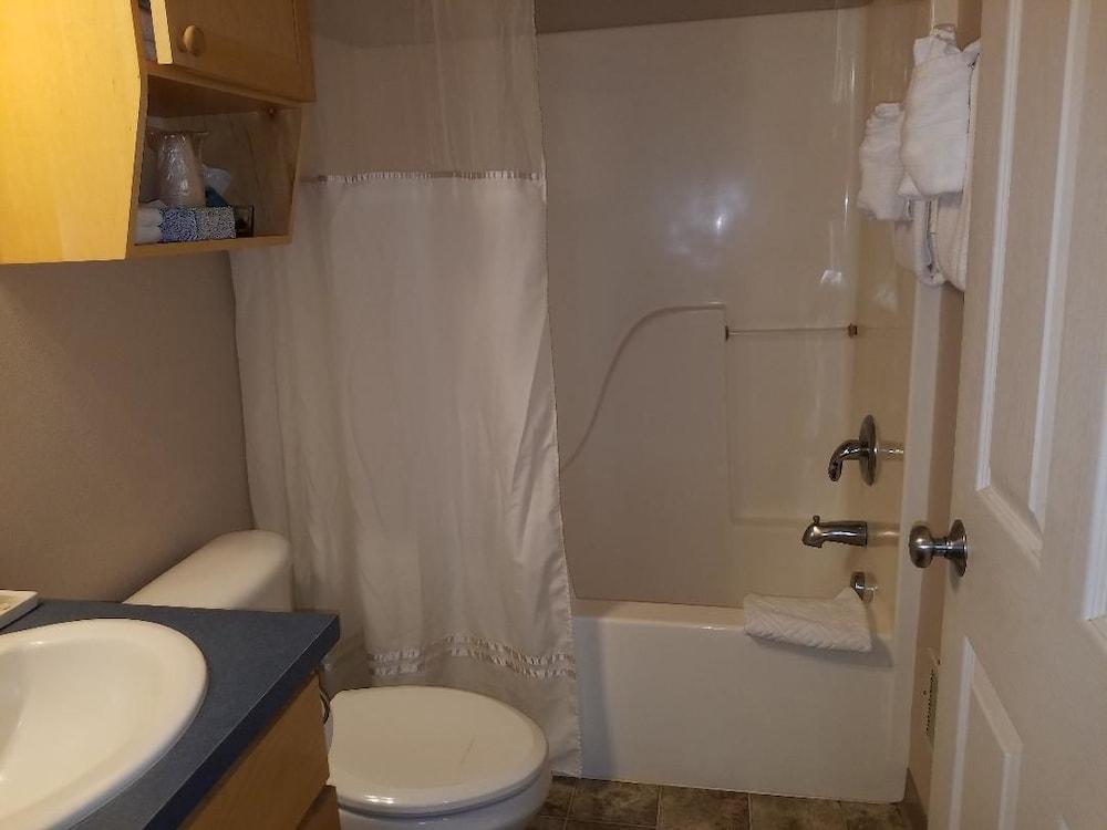 Sea Breeze Court photo 5
