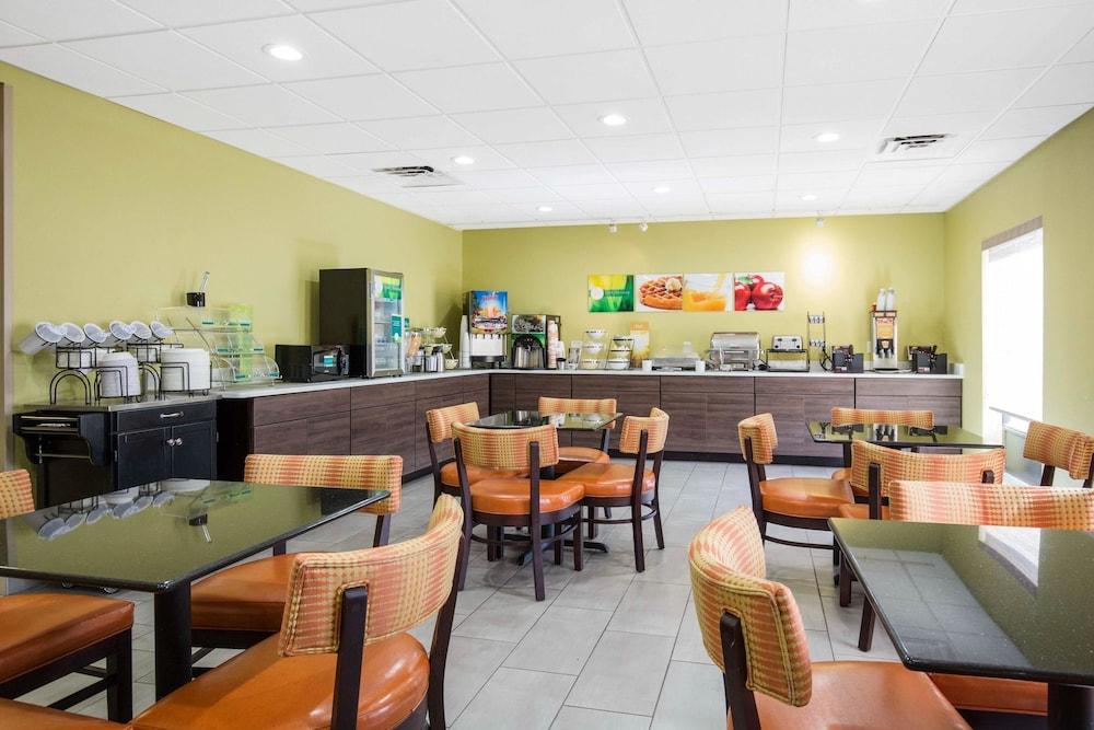 Quality Inn & Suites Arnold - St Louis photo 31