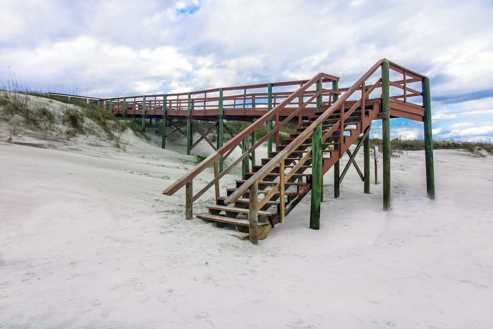 Beacher's Lodge Oceanfront Suites photo 11